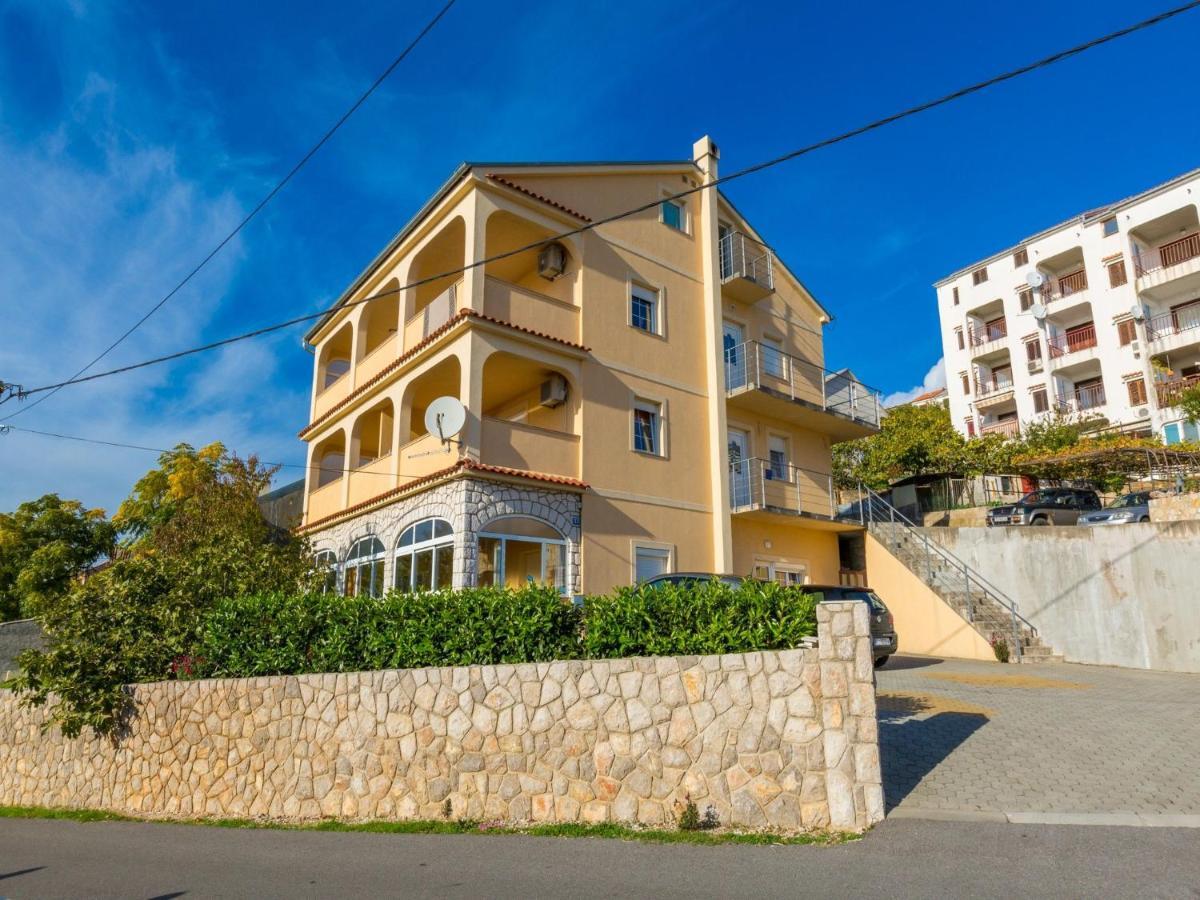 Roko Apartment *